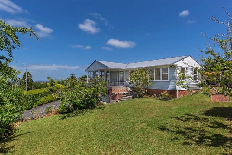 Photo of property in 17 Chivalry Road, Glenfield, Auckland, 0629