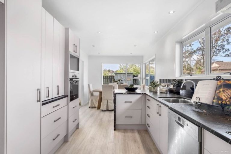 Photo of property in 48 Oreil Avenue, West Harbour, Auckland, 0618