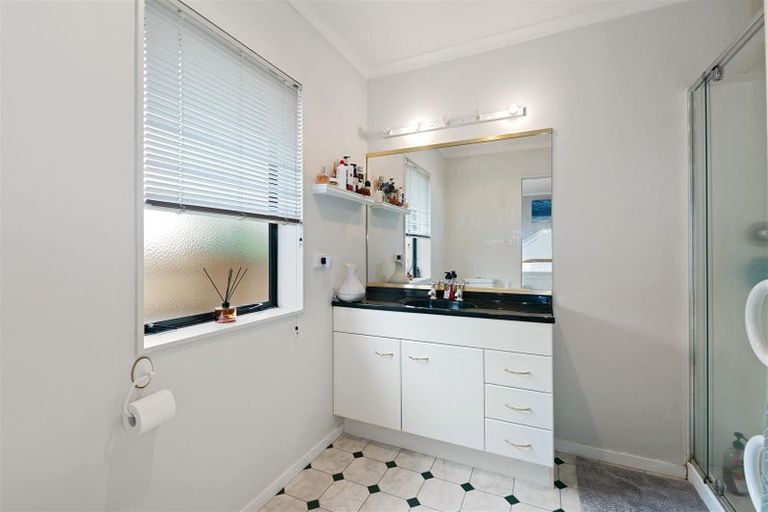 Photo of property in 4 Mccahon Drive, Pukehangi, Rotorua, 3015