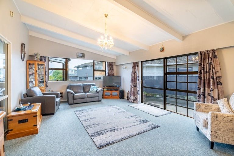 Photo of property in 2 Hamilton Avenue, Winton, 9720