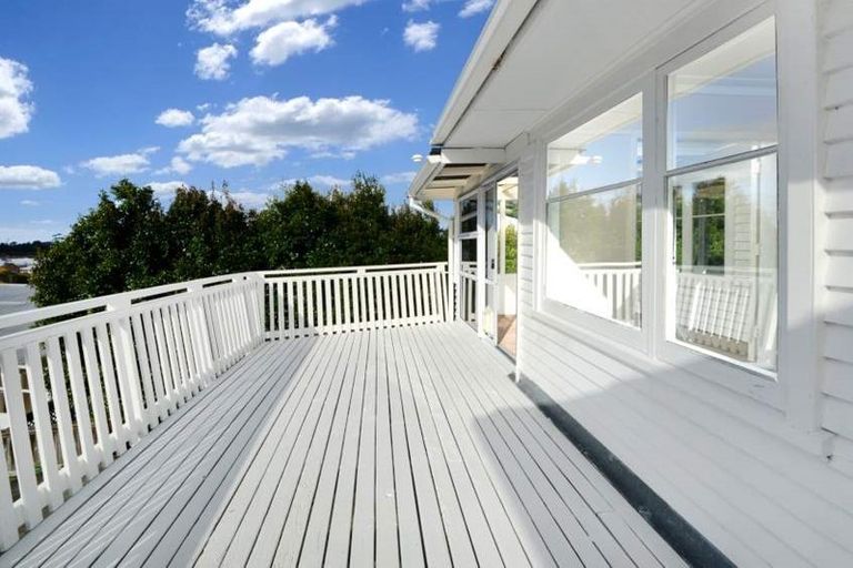 Photo of property in 2/10 Roband Avenue, Glenfield, Auckland, 0629