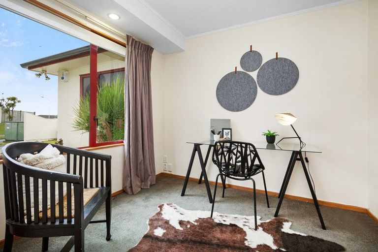 Photo of property in 58 Cypress Drive, Maungaraki, Lower Hutt, 5010