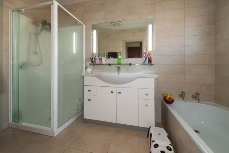 Photo of property in 2/5a Rata Street, Riccarton, Christchurch, 8041