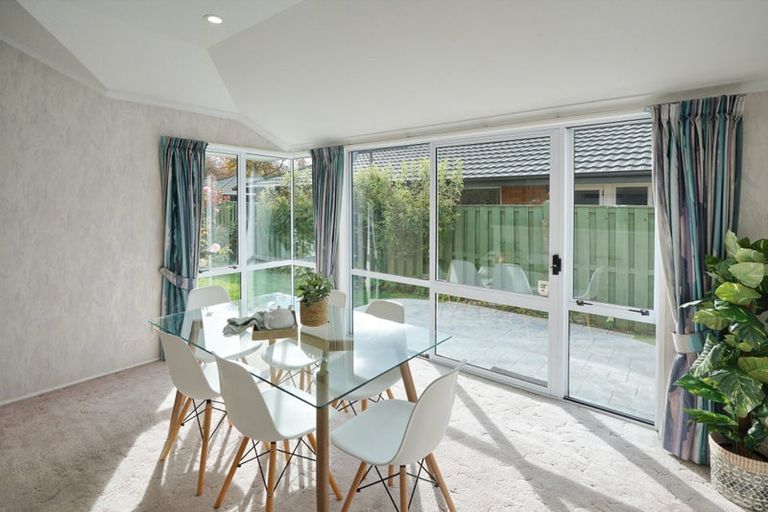 Photo of property in 33 Peer Street, Upper Riccarton, Christchurch, 8041