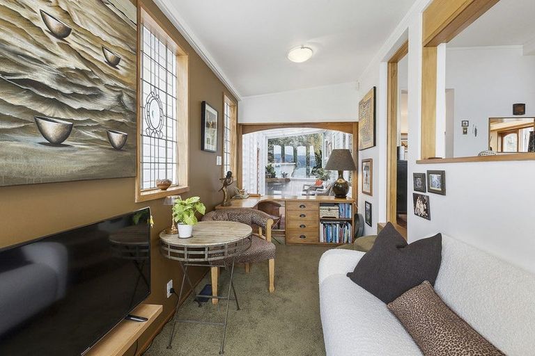 Photo of property in 385 Karaka Bay Road, Karaka Bays, Wellington, 6022