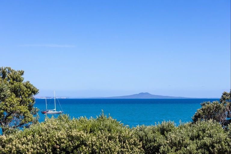 Photo of property in 899 Whangaparaoa Road, Manly, Whangaparaoa, 0930