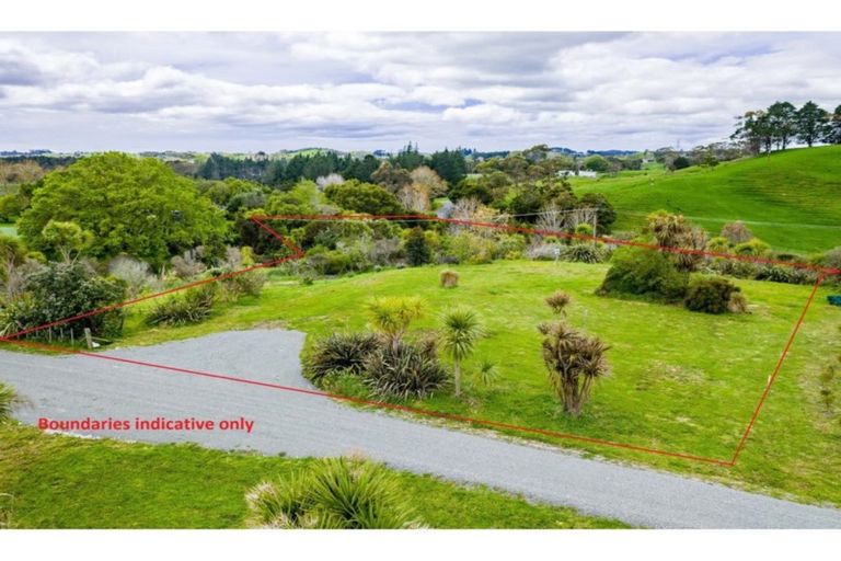 Photo of property in 126 Oneriri Road, Kaiwaka, 0573