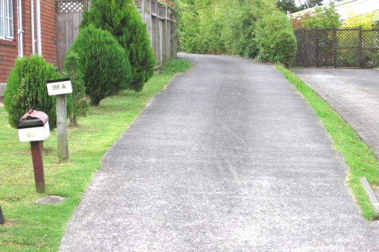 Photo of property in 98 Manhattan Heights, Glendene, Auckland, 0602