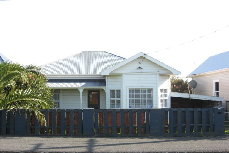 Photo of property in 122 Hine Street, New Plymouth, 4310