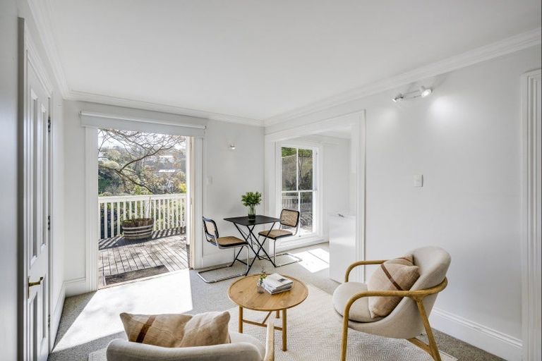 Photo of property in 12 Hadfield Terrace, Bluff Hill, Napier, 4110