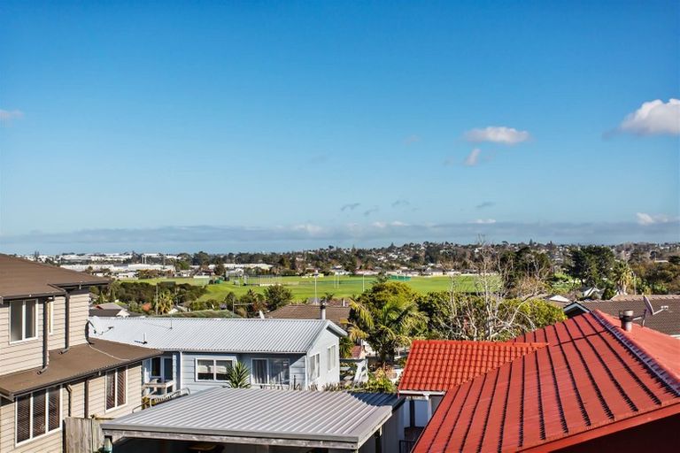 Photo of property in 34 Lewisham Street, Highland Park, Auckland, 2010