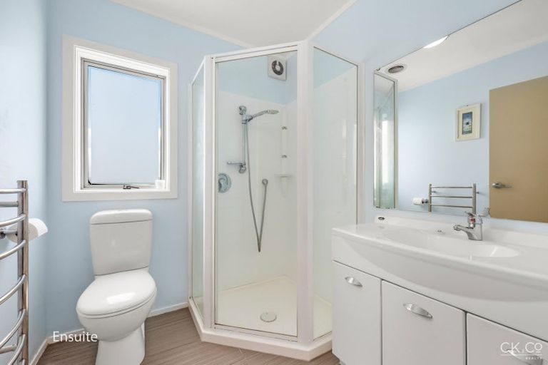 Photo of property in 18 Arahiwi Grove, Tirohanga, Lower Hutt, 5010