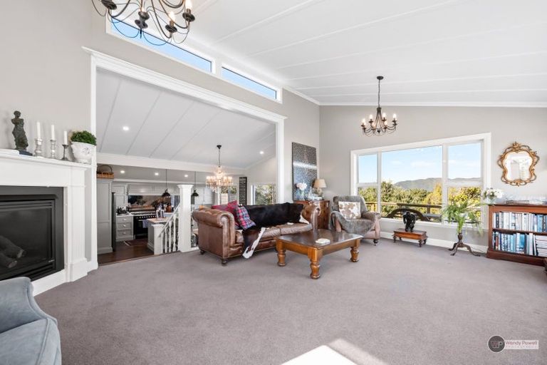 Photo of property in 10 Chestnut Grove, Maungaraki, Lower Hutt, 5010