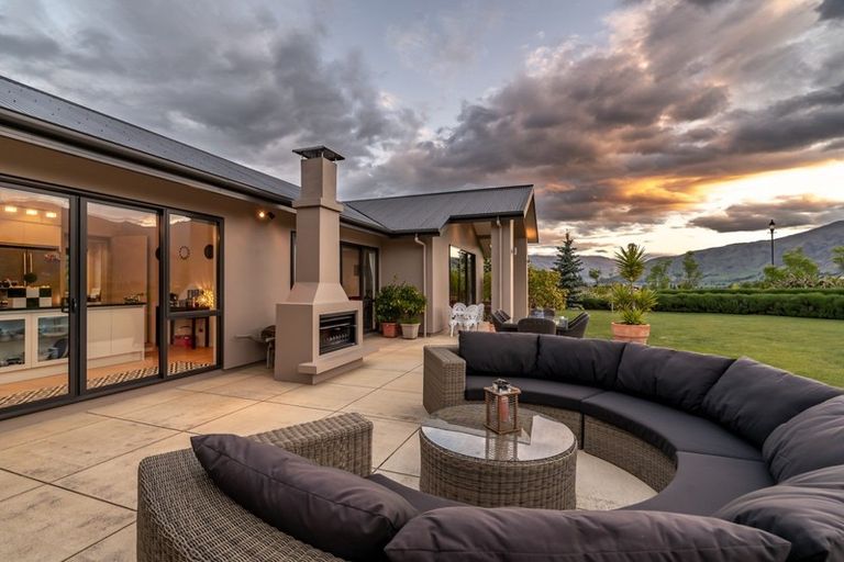 Photo of property in 2 Mount Gold Place, Wanaka, 9305