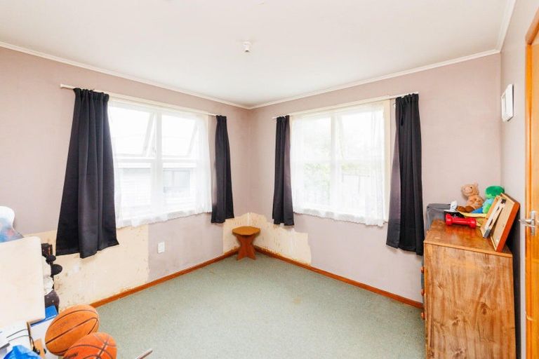 Photo of property in 53 Tararua Terrace, Cloverlea, Palmerston North, 4412