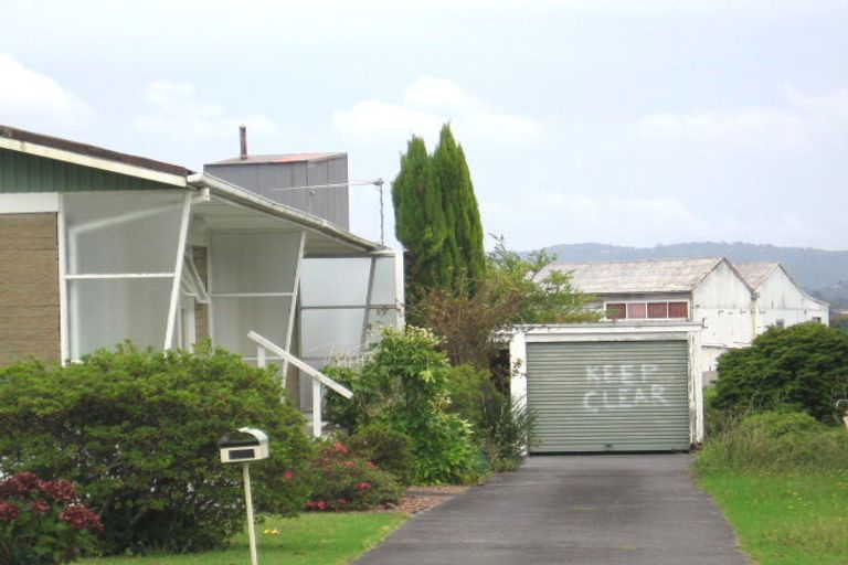 Photo of property in 1/118 Te Atatu Road, Te Atatu South, Auckland, 0610