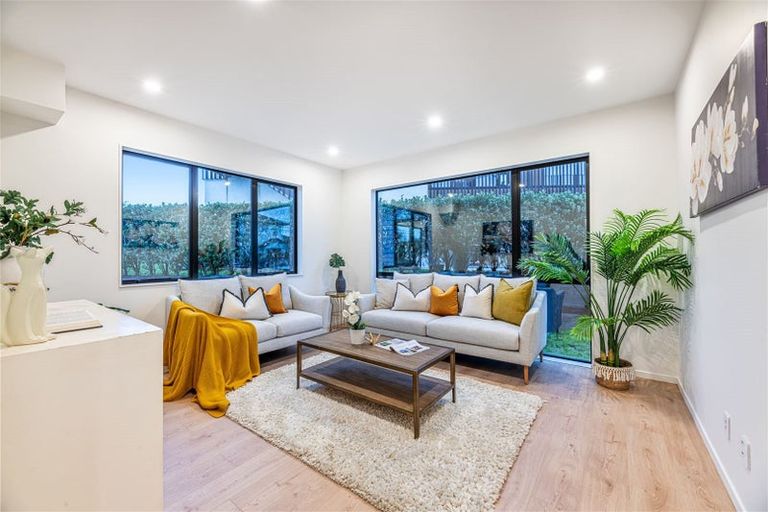 Photo of property in 16 Matau Rise, Te Atatu Peninsula, Auckland, 0610