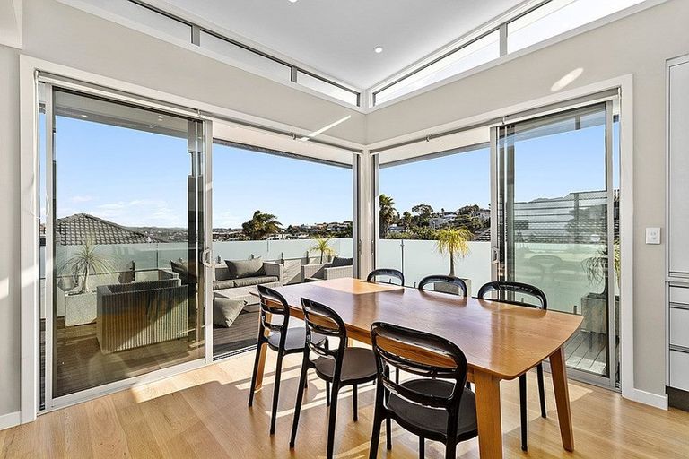 Photo of property in 2/49 Seaview Road, Castor Bay, Auckland, 0620