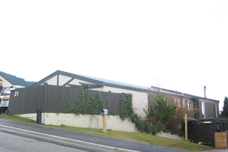 Photo of property in 21 Greenstone Place, Fernhill, Queenstown, 9300