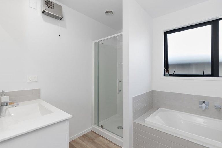 Photo of property in 17 Bale Road, Jacks Point, 9371