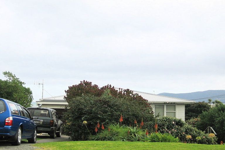 Photo of property in 86 Seaview Road, Paraparaumu Beach, Paraparaumu, 5032