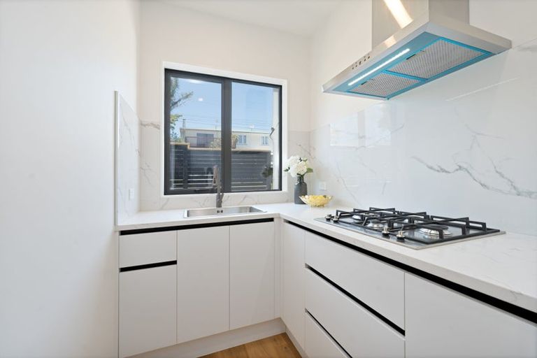 Photo of property in 21c Barron Drive, Green Bay, Auckland, 0604