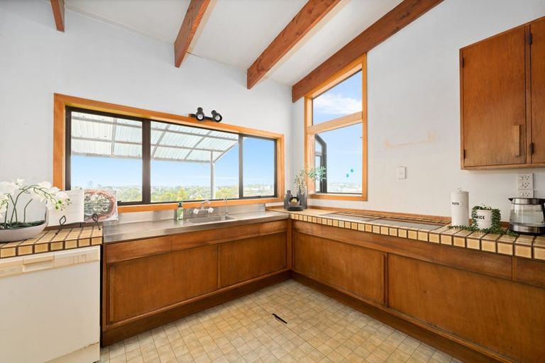 Photo of property in 42 Spence Road, Henderson, Auckland, 0612