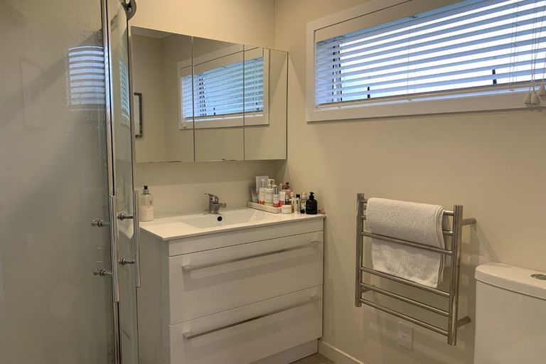 Photo of property in 12 Sunny Glen, Waikanae, 5036