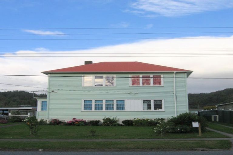 Photo of property in 62 Molesworth Street, Taita, Lower Hutt, 5011