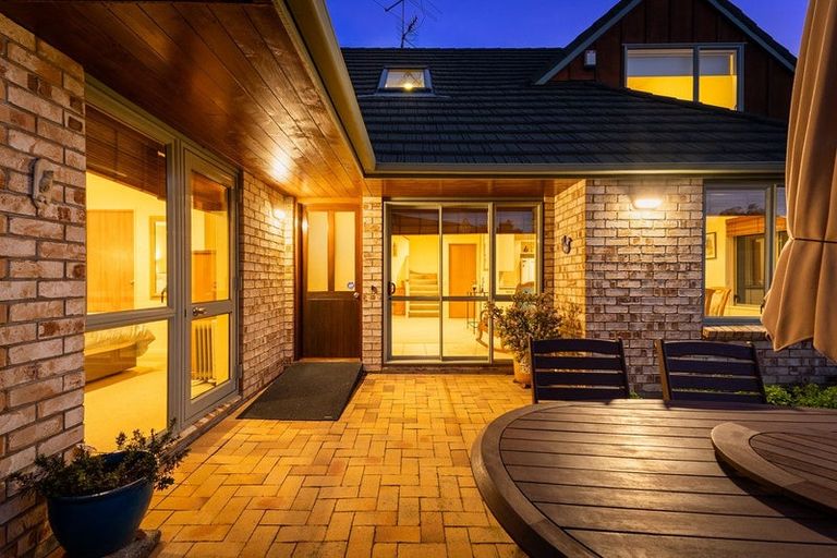 Photo of property in 8 Rewarewa Crescent, Waikanae, 5036