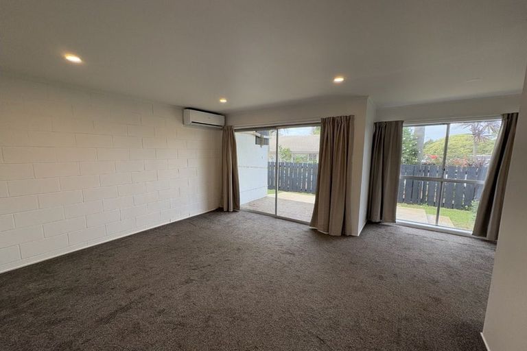 Photo of property in 3/109a Te Atatu Road, Te Atatu South, Auckland, 0610