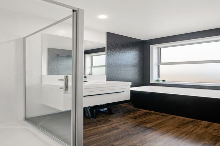 Photo of property in 54 Ainslee Street, Highlands Park, New Plymouth, 4312