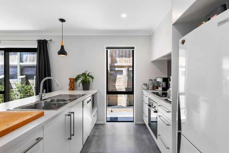 Photo of property in 310a Lakes Boulevard, Pyes Pa, Tauranga, 3112