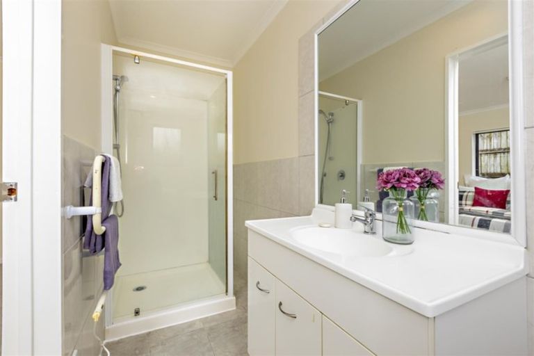 Photo of property in 2 Derryveagh Lane, Weymouth, Auckland, 2103