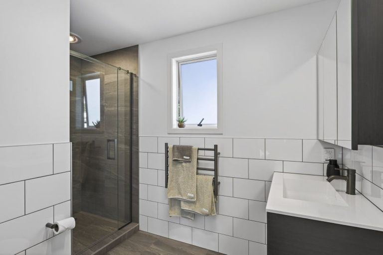 Photo of property in 25 Waiwera Place, Merrilands, New Plymouth, 4312