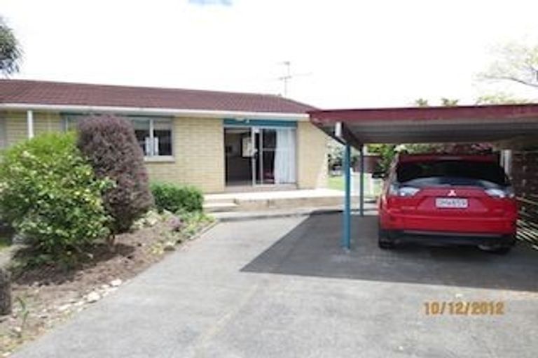 Photo of property in 1/1a Sequoia Place, Maoribank, Upper Hutt, 5018