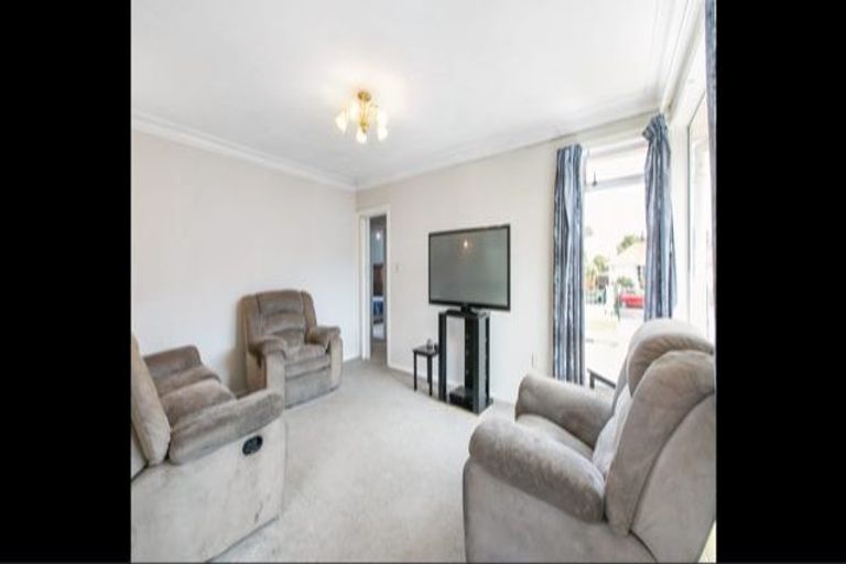 Photo of property in 70 Mcannalley Street, Manurewa East, Auckland, 2102