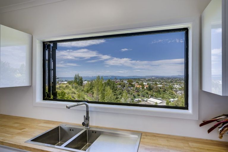 Photo of property in 54 Napier Terrace, Hospital Hill, Napier, 4110