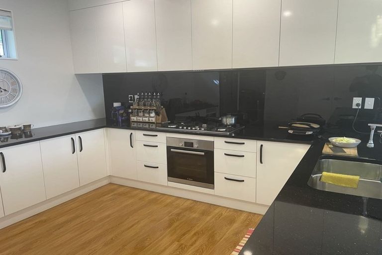 Photo of property in 3 Younger Lane, Massey, Auckland, 0614