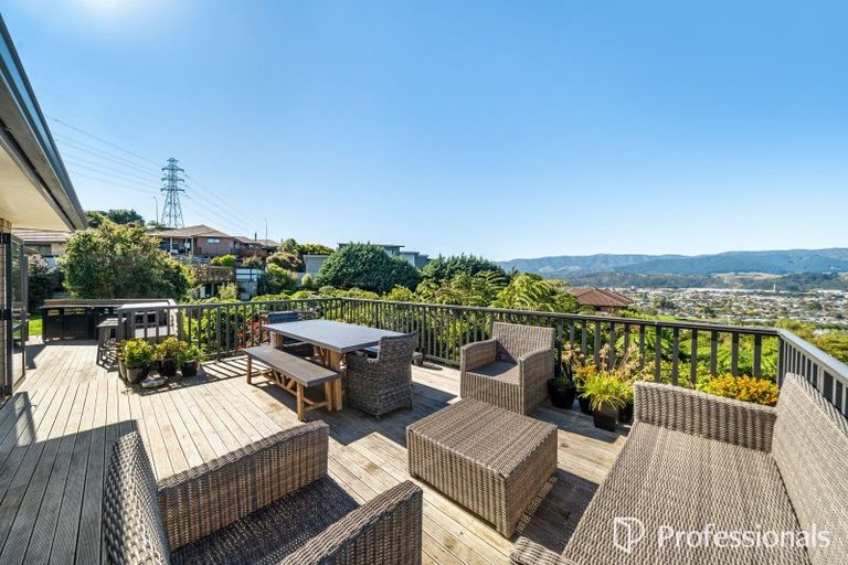 Photo of property in 35 Percy Kinsman Crescent, Riverstone Terraces, Upper Hutt, 5018