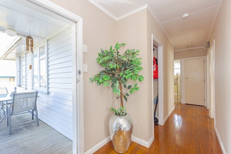 Photo of property in 8 Cross Street, Castlecliff, Whanganui, 4501