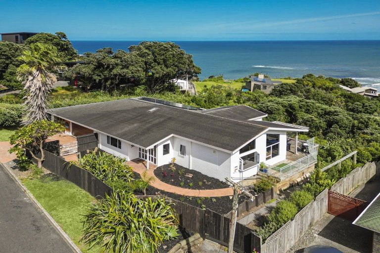 Photo of property in 77 Waitea Road, Muriwai, 0881