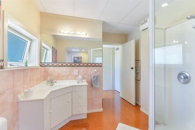 Photo of property in 131 Lake Crescent, Hamilton Lake, Hamilton, 3204