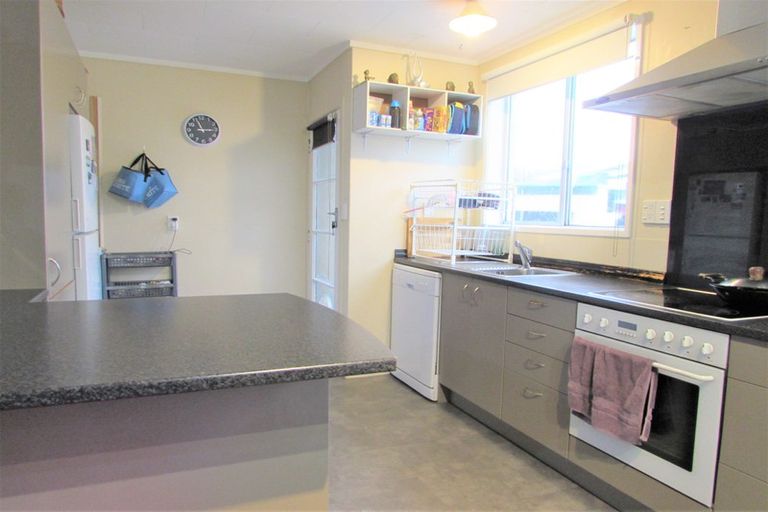 Photo of property in 2/10 Ponderosa Grove, Maoribank, Upper Hutt, 5018