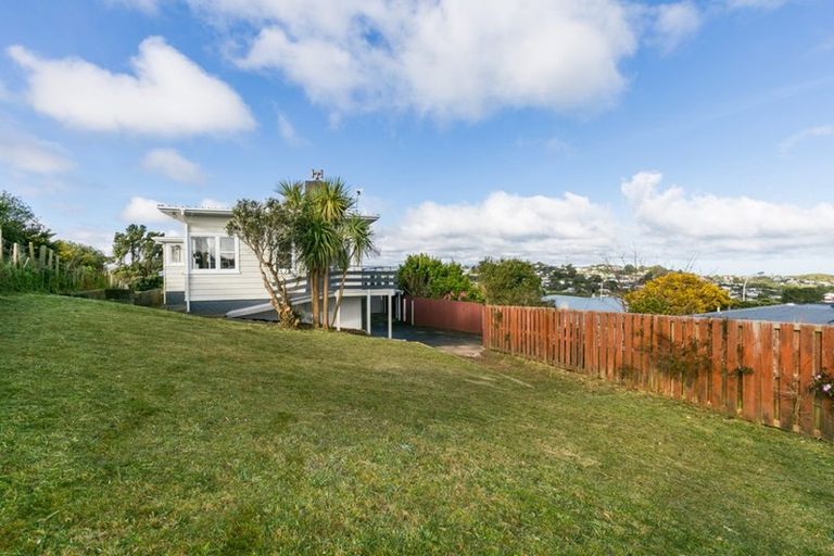 Photo of property in 56 Stewart Drive, Newlands, Wellington, 6037