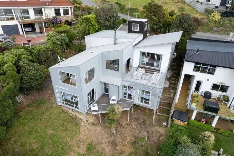Photo of property in 16 Glendevere Terrace, Redcliffs, Christchurch, 8081