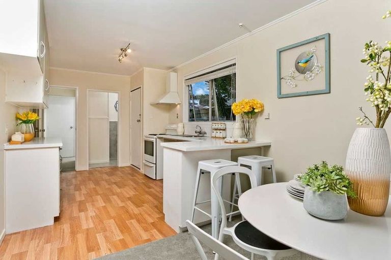 Photo of property in 2/12 Datura Place, Sunnynook, Auckland, 0620