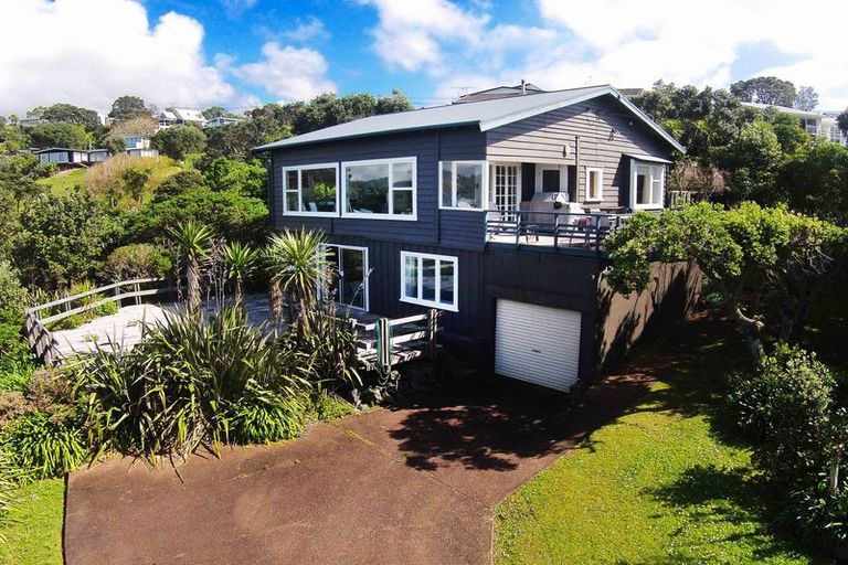 Photo of property in 11 Penguin Street, Leigh, 0985