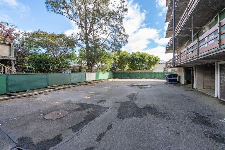 Photo of property in Beresford Apartments, 16/118 Russell Terrace, Berhampore, Wellington, 6023