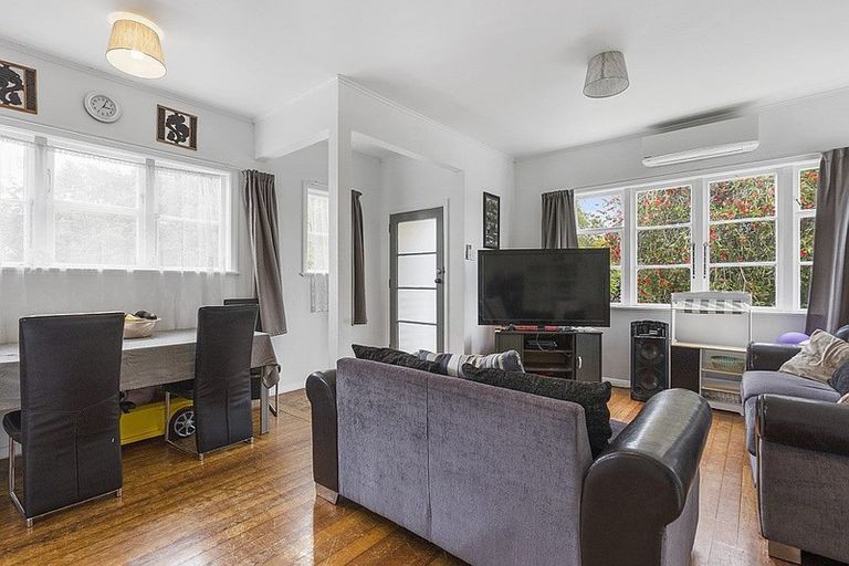 Photo of property in 182 Beach Haven Road, Beach Haven, Auckland, 0626